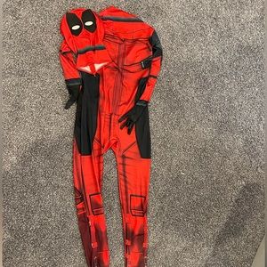 Deadpool costume size 10-12